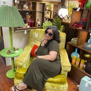 MEET THE POSHER: Momma E’s Treasure Chest ✨